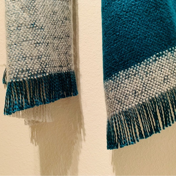 BCBG MaxAzria Wrap/Scarf - Picture 7 of 7